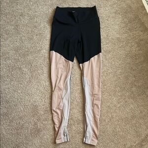 Nike Black and Tan Color-Blocked Leggings